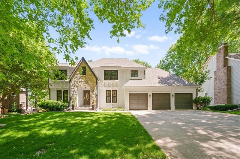 8105 W 99th St, Overland Park, KS 66212
