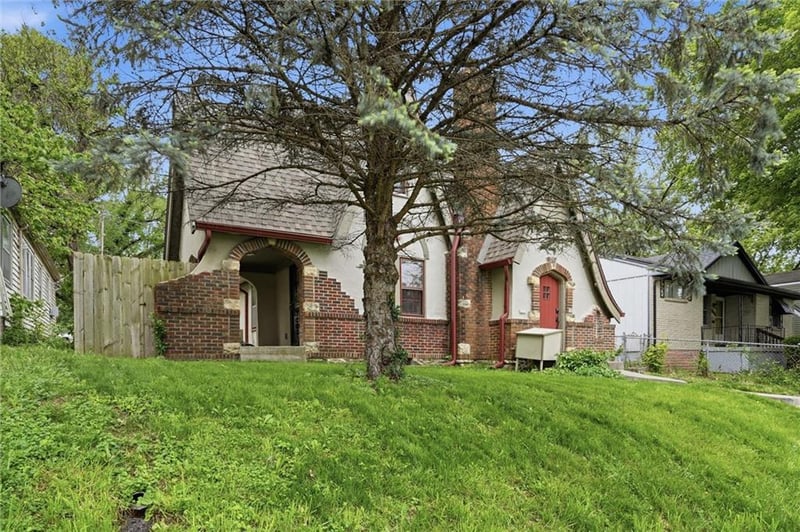 6656 Paseo Blvd, Kansas City, MO 64132