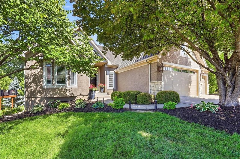 9926 Fountain Cir, Lenexa, KS 66220