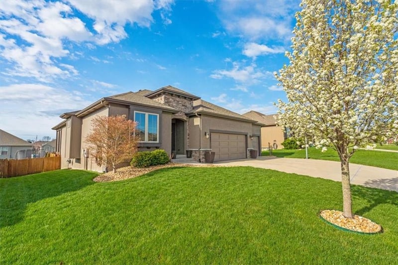 19421 200th Ter, Spring Hill, KS 66083