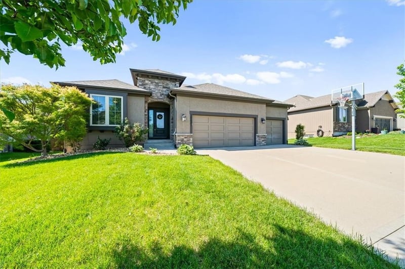 19421 200th Ter, Spring Hill, KS 66083