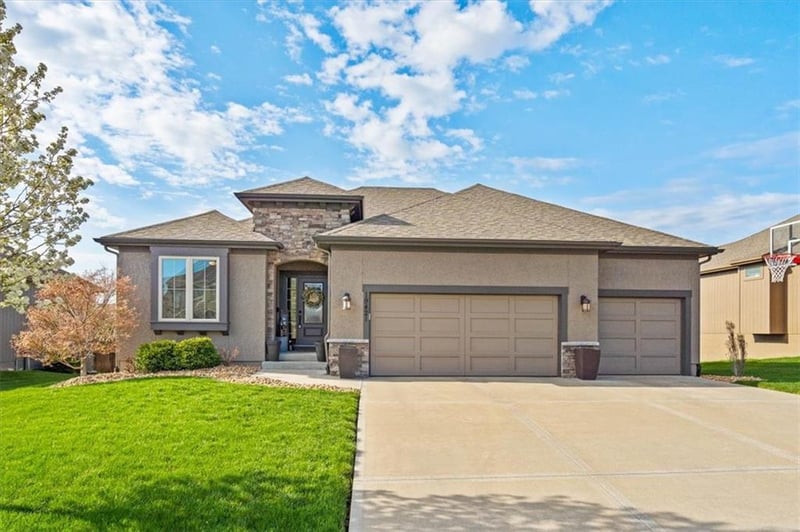 19421 200th Ter, Spring Hill, KS 66083