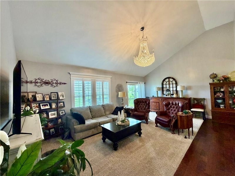 4409 Stonebridge Dr, St Joseph, MO 64505