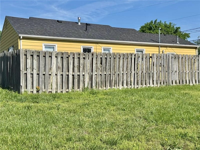 405 10th Ter, Warrensburg, MO 64093