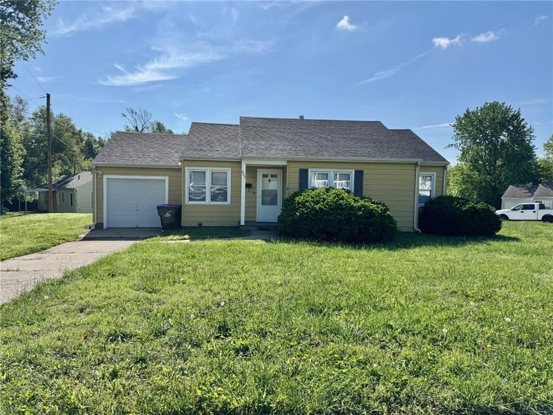 405 10th Ter, Warrensburg, MO 64093