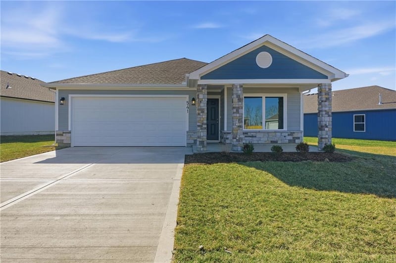 628 Bluebird St, Gardner, KS 66030