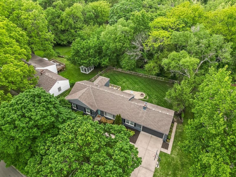 5826 Fontana Dr, Fairway, KS 66205