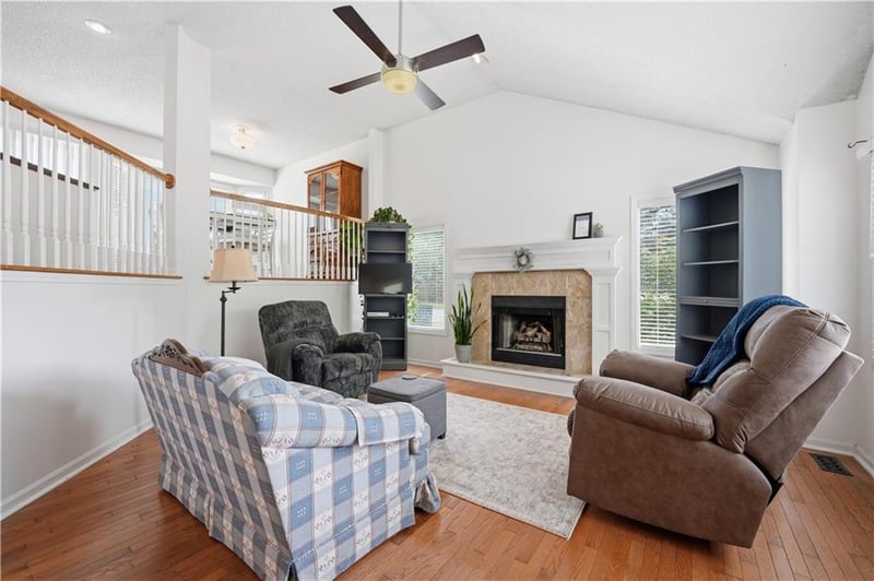 7305 N Richmond Ave, Kansas City, MO 64158