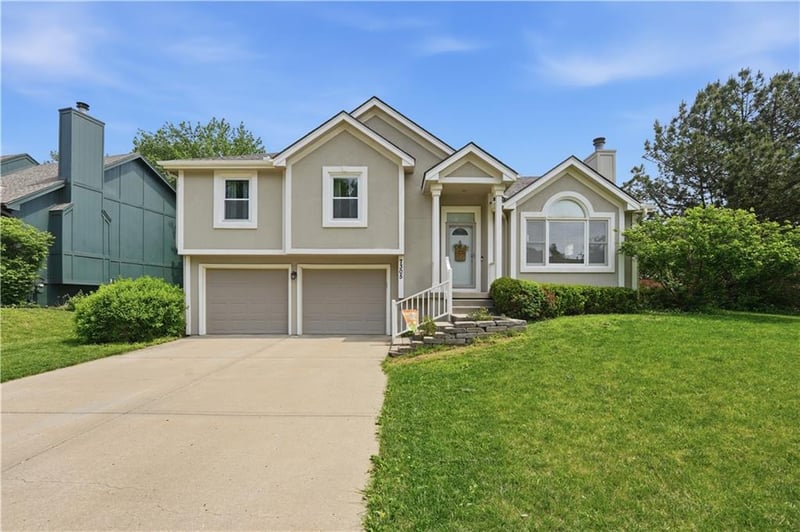 7305 N Richmond Ave, Kansas City, MO 64158