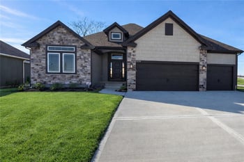 6922 NE 102nd St, Kansas City, MO 64156