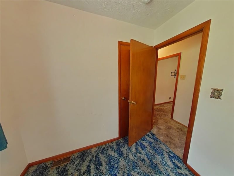2802 Blackwell Rd, St Joseph, MO 64506