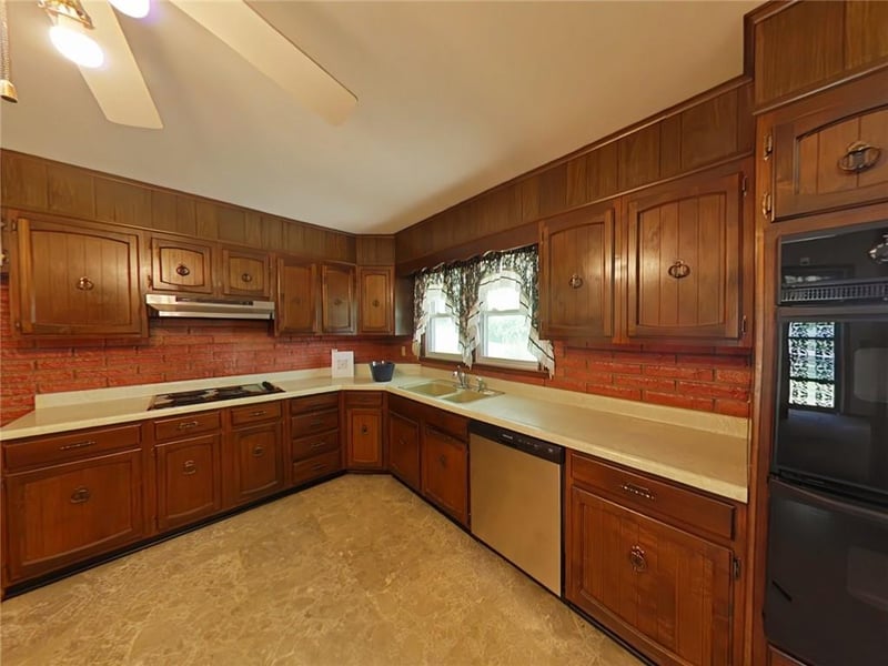 2802 Blackwell Rd, St Joseph, MO 64506