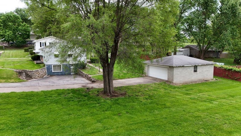 2802 Blackwell Rd, St Joseph, MO 64506