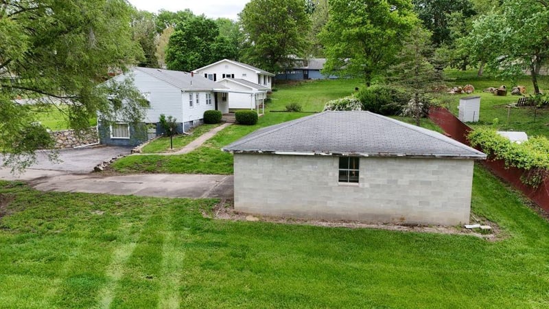 2802 Blackwell Rd, St Joseph, MO 64506