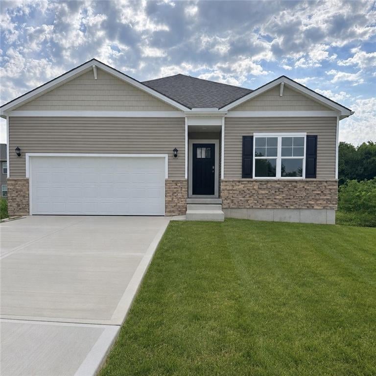 725 Fallen Leaf Dr, Belton, MO 64012