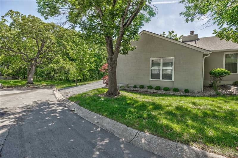 10781 Oakmont St, Overland Park, KS 66210