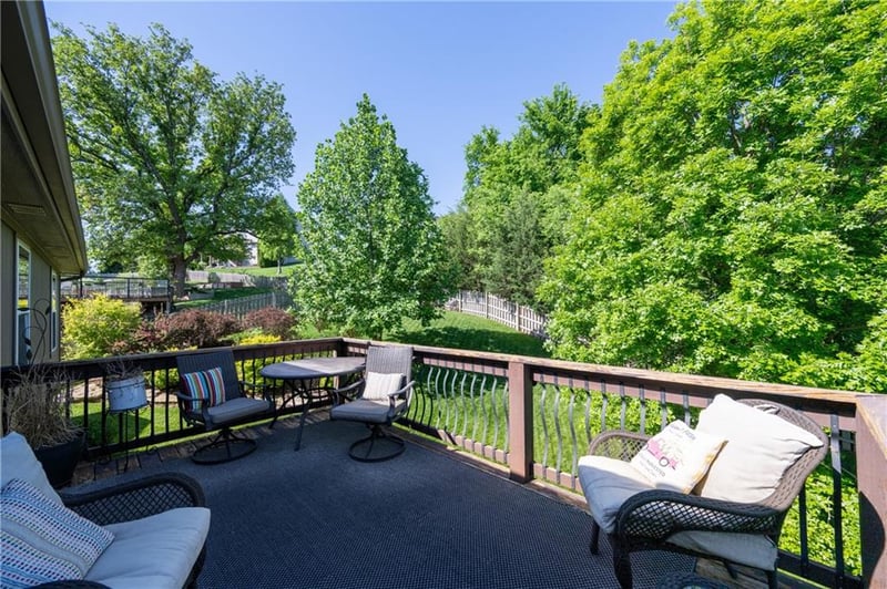 7100 Woodland Dr, Shawnee, KS 66218