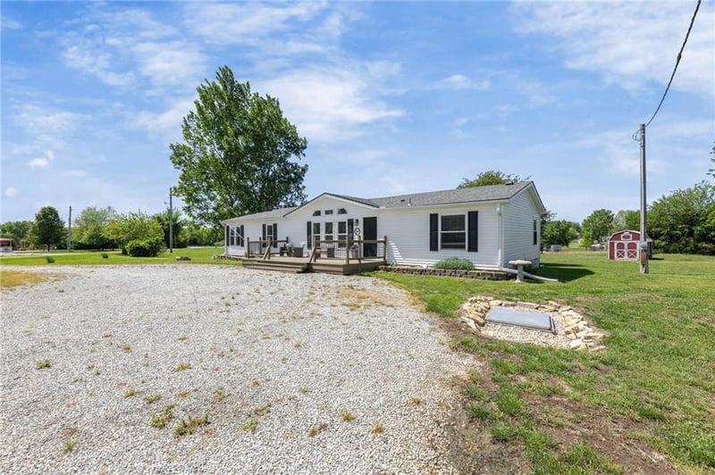 69 Porcupine Pa, Linn Valley, KS 66040