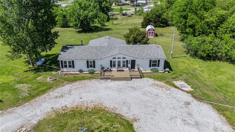 69 Porcupine Pa, Linn Valley, KS 66040