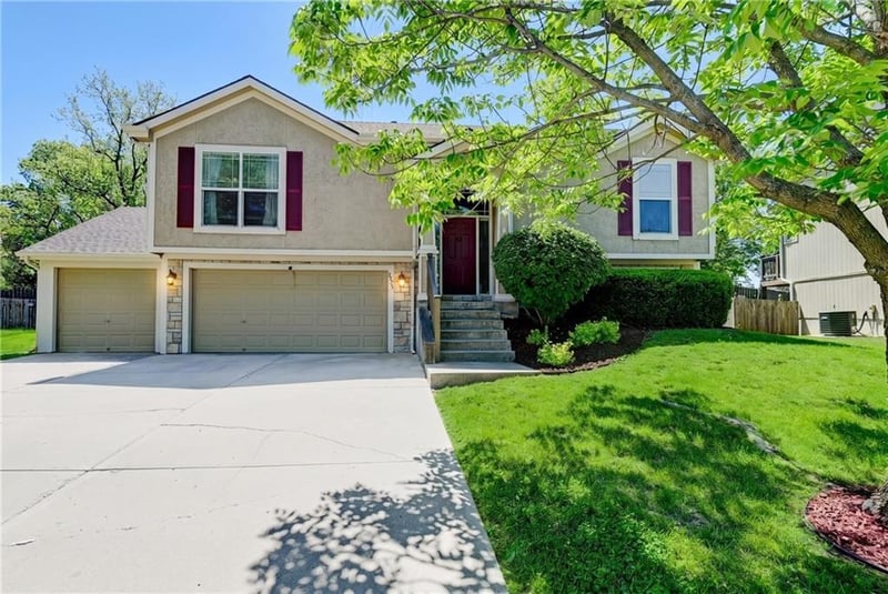 4523 Edgehill St, Leavenworth, KS 66048
