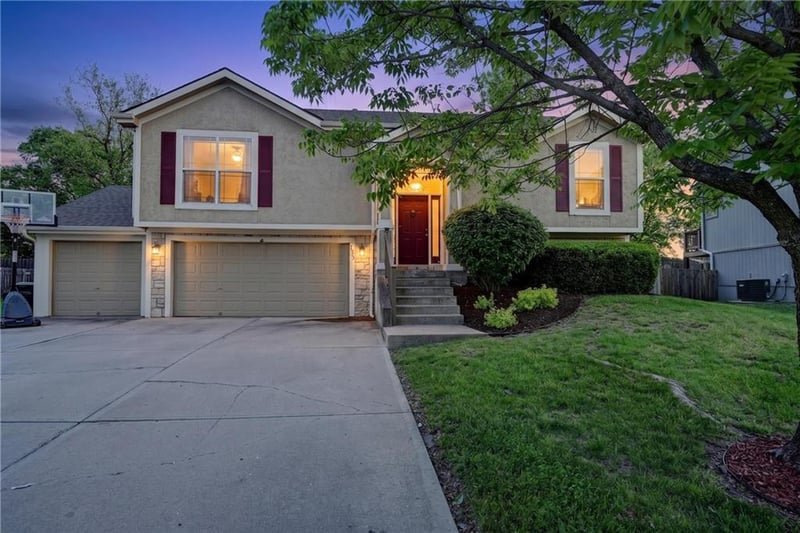 4523 Edgehill St, Leavenworth, KS 66048