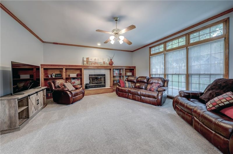 13842 110th St, Lenexa, KS 66215