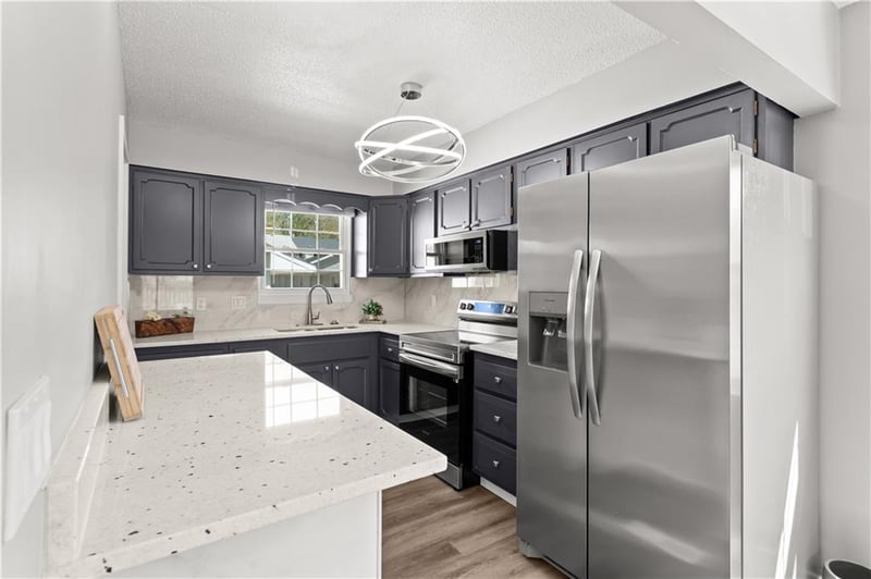 8347 Mackey St, Overland Park, KS 66212