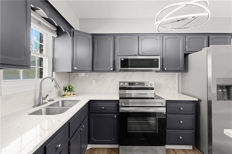 8347 Mackey St, Overland Park, KS 66212