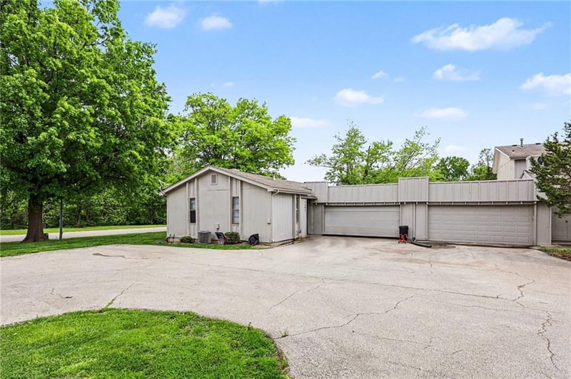 14025 Ballantrae Dr, Grandview, MO 64030