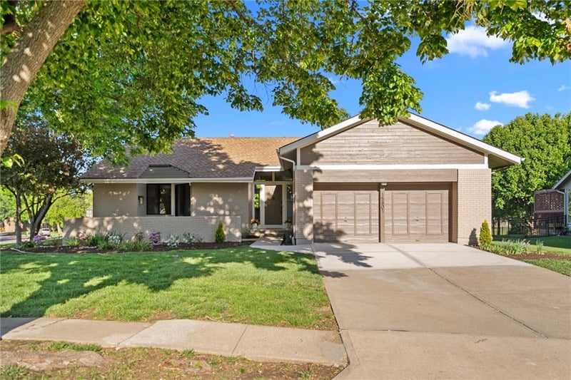 15801 Dearborn St, Overland Park, KS 66223