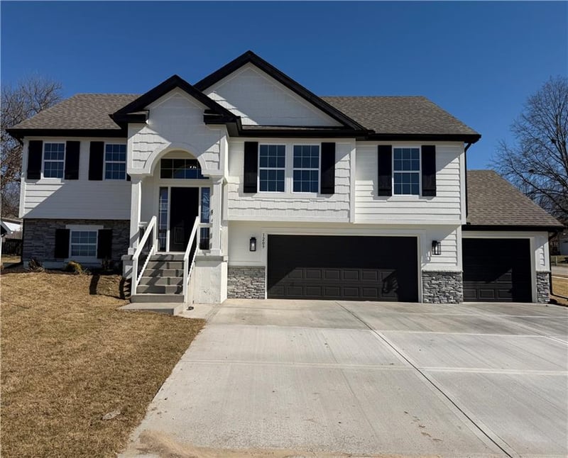 1206 Noah Ln, Kearney, MO 64060