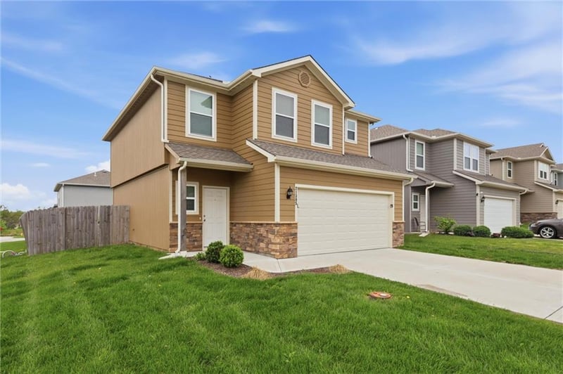 21305 215th Ter, Spring Hill, KS 66083