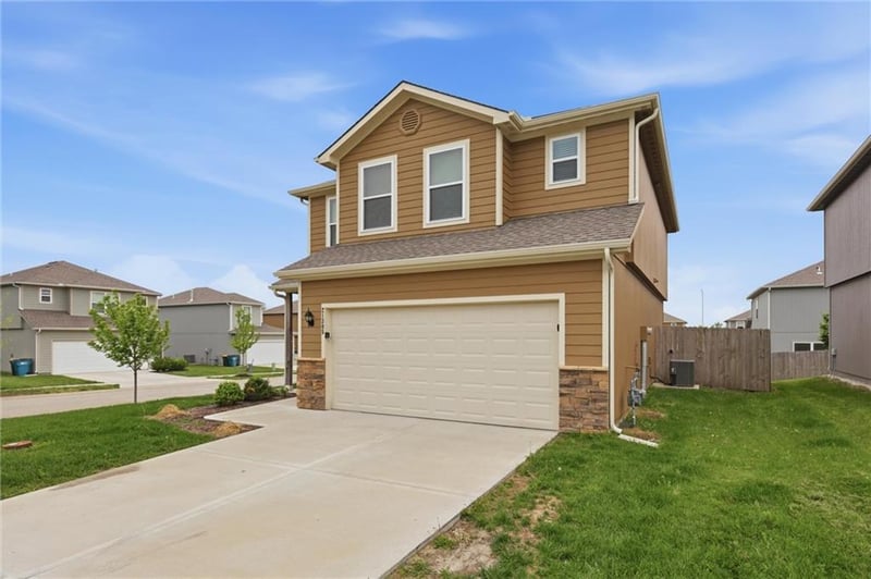 21305 215th Ter, Spring Hill, KS 66083