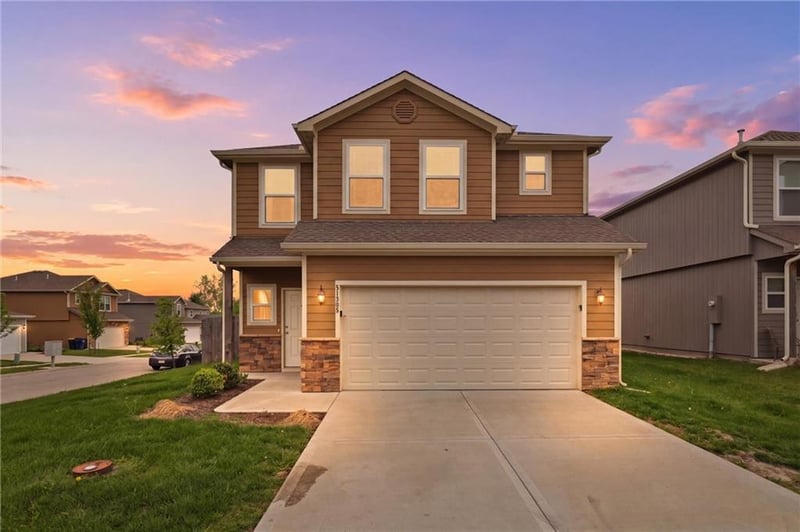 21305 215th Ter, Spring Hill, KS 66083