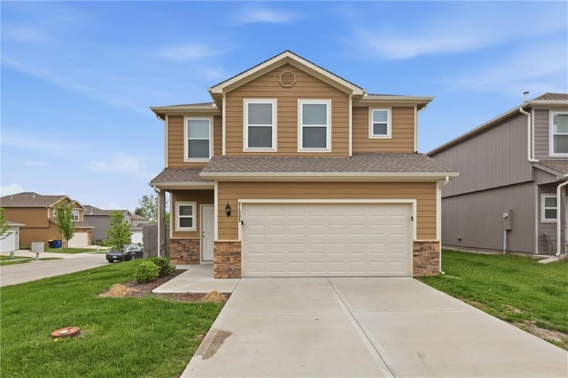 21305 215th Ter, Spring Hill, KS 66083