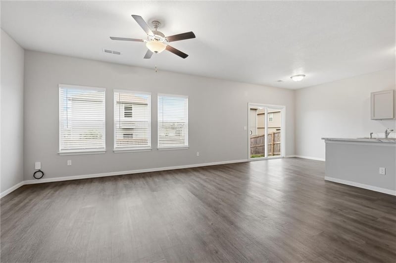 21305 215th Ter, Spring Hill, KS 66083