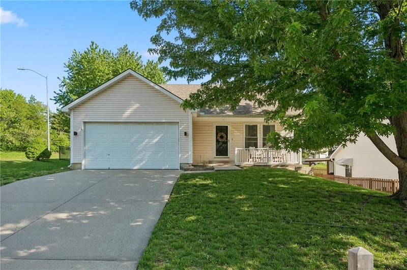 8126 77th Ct, Kansas City, MO 64152