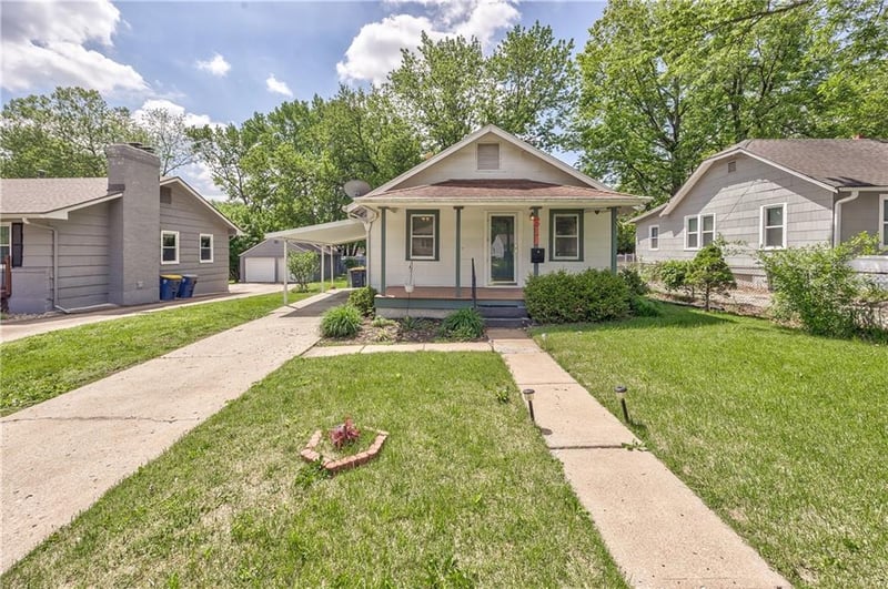 211 80th Ter, Kansas City, MO 64114