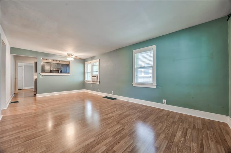 211 80th Ter, Kansas City, MO 64114