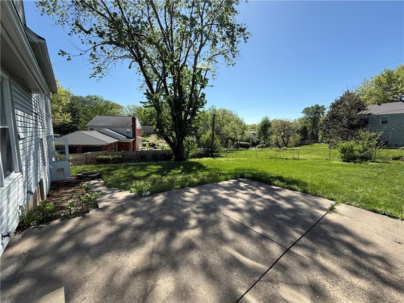 5205 W 99th St, Overland Park, KS 66207