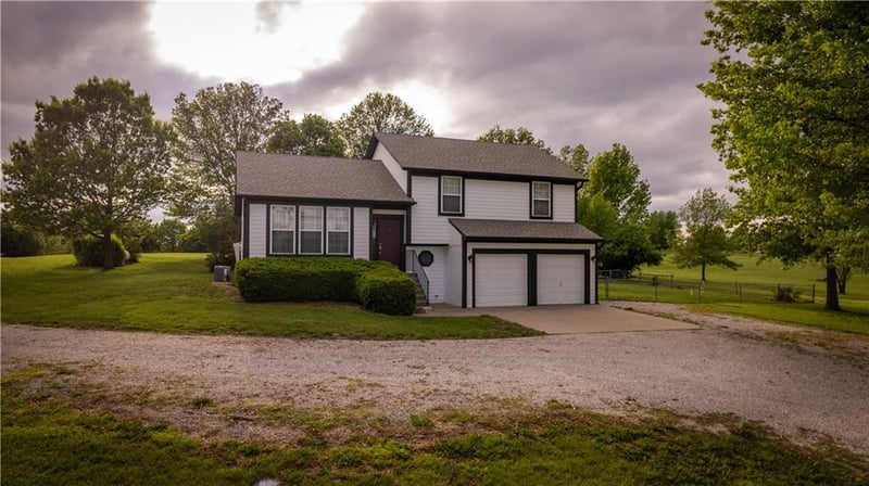 8720 149th St, Liberty, MO 64068