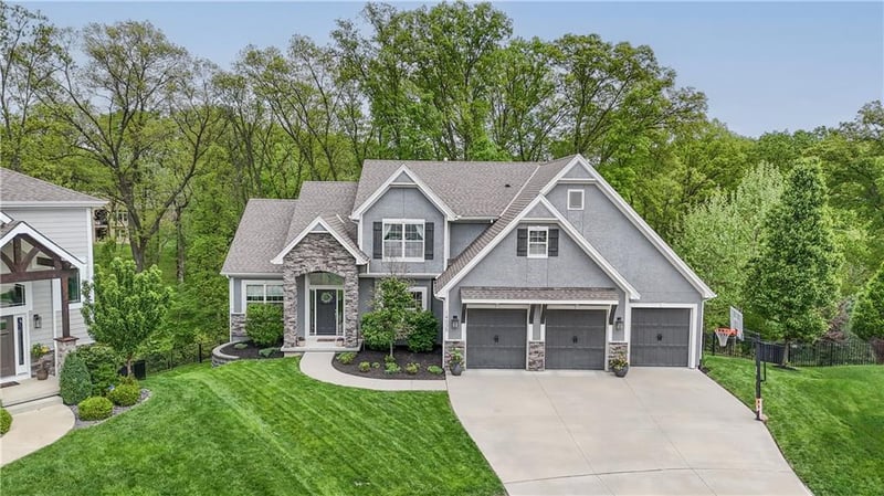 14035 Trail Creek Ct, Parkville, MO 64152