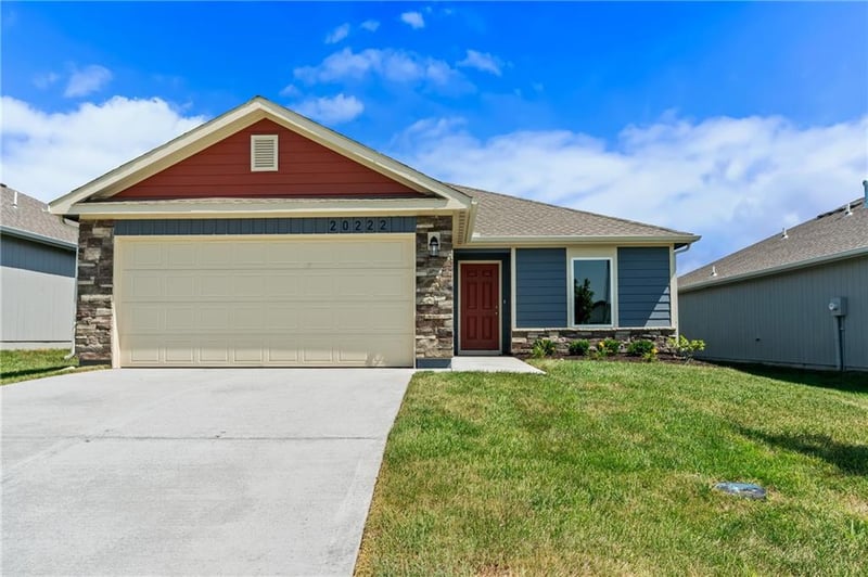 20222 195th St, Spring Hill, KS 66083