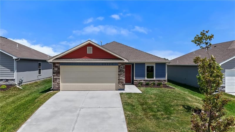 20222 195th St, Spring Hill, KS 66083