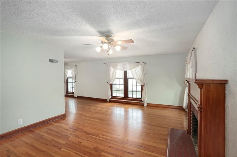 1123 Liberty St, Independence, MO 64050