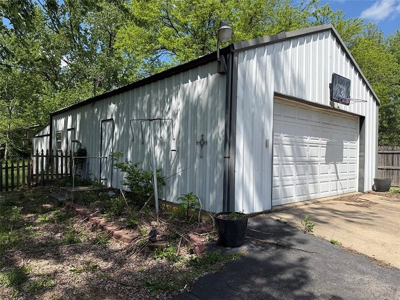 232 County Line Rd, Windsor, MO 65360