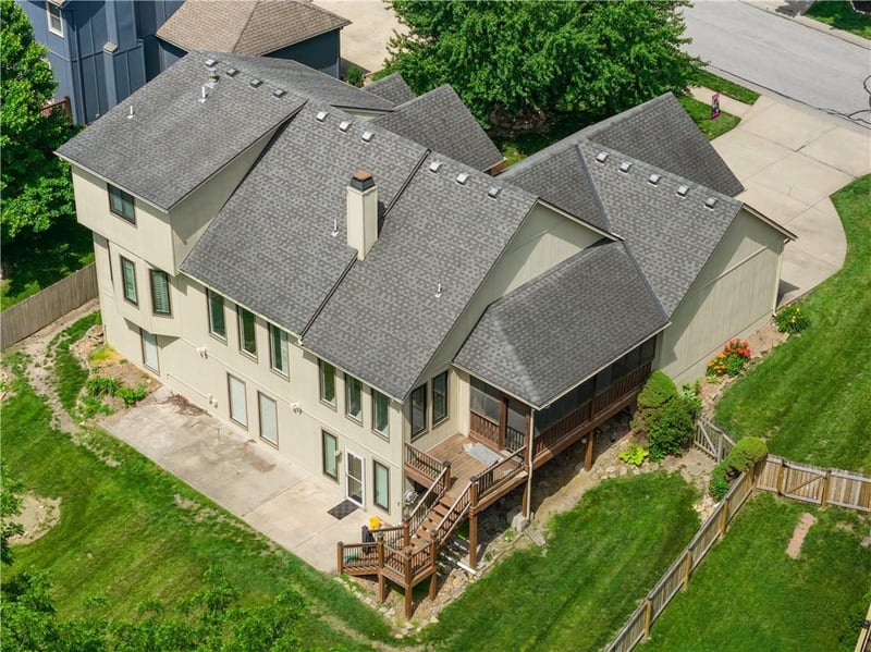 1636 Summit Valley Ln, Lee's Summit, MO 64081