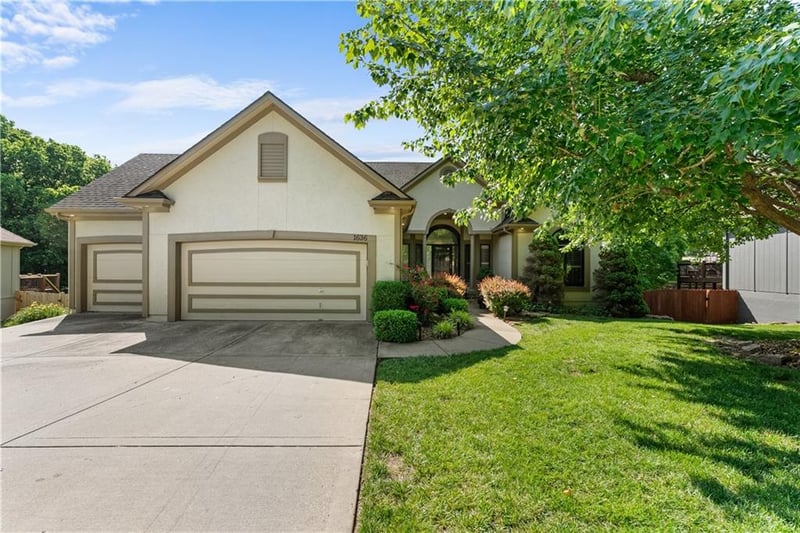 1636 Summit Valley Ln, Lee's Summit, MO 64081