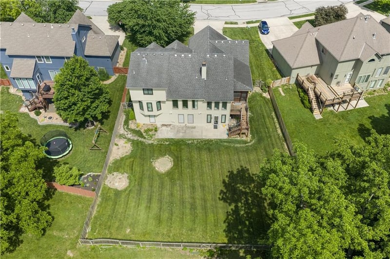 1636 Summit Valley Ln, Lee's Summit, MO 64081