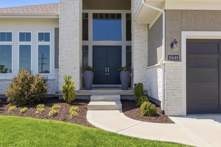 15640 Delmar St, Overland Park, KS 66224
